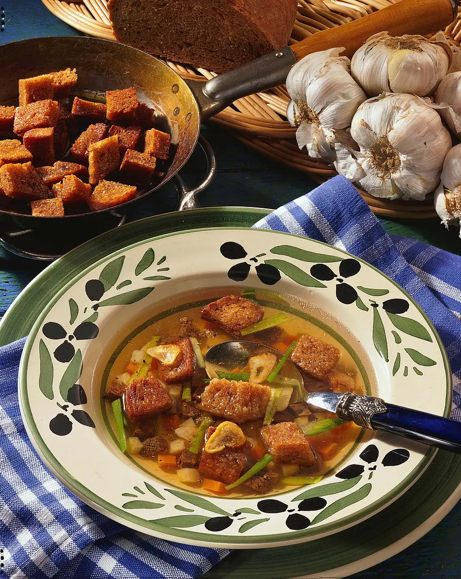 Knoblauchsuppe mit Brotwürfeln Rezept Knoblauchsuppe mit Brotwürfeln Rezept