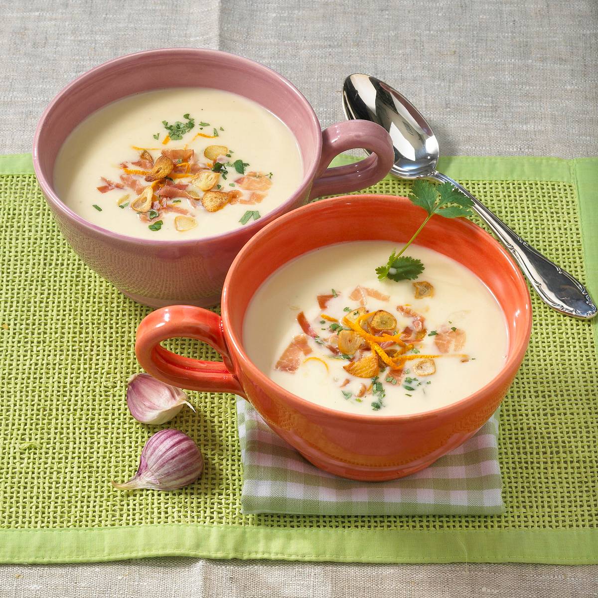 Knoblauchsuppe mit Serranoschinken und Orangen Rezept