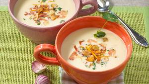 Knoblauchsuppe mit Serranoschinken und Orangen Rezept - Foto: House of Food / Bauer Food Experts KG