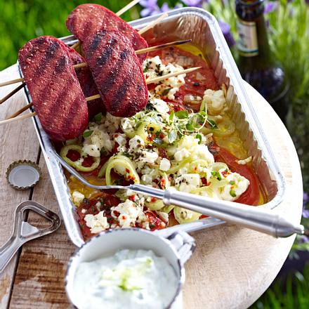 Knoblauchwurst-Paprika-Spieße und Tomaten mit Feta Rezept Knoblauchwurst-Paprika-Spieße und Tomaten mit Feta Rezept
