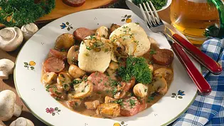 Knödel mit Pilzragout Rezept - Foto: LECKER @ Bauer Media Group Knödel mit Pilzragout Rezept - Foto: LECKER @ Bauer Media Group