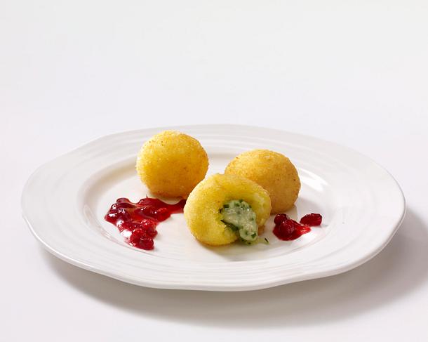 Knödel 4x anders: mit Raclettekäse Rezept Knödel 4x anders: mit Raclettekäse Rezept
