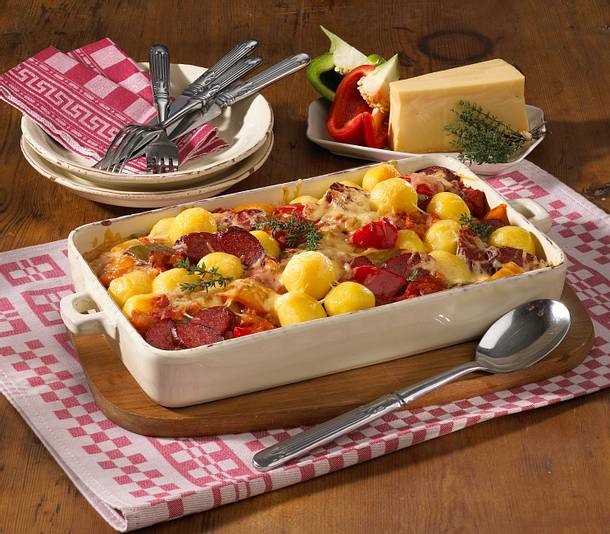 Knödel-Paprika-Auflauf mit Kabanossi Rezept Knödel-Paprika-Auflauf mit Kabanossi Rezept