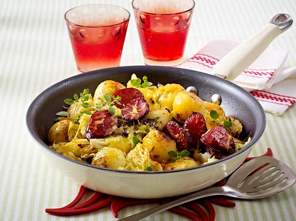 Knödel-Pfanne mit Kabanossi Rezept Knödel-Pfanne mit Kabanossi Rezept