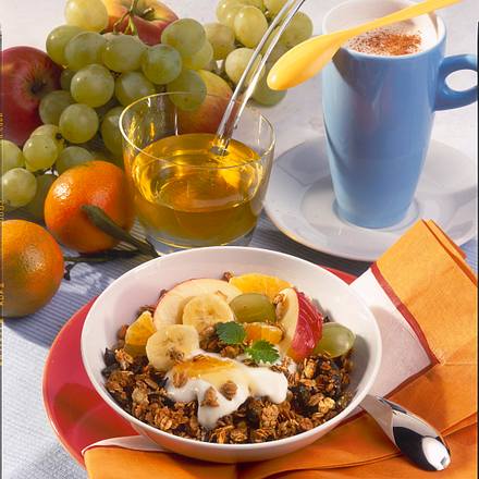 Knusper-Müsli mit Honig-Joghurt Rezept Knusper-Müsli mit Honig-Joghurt Rezept