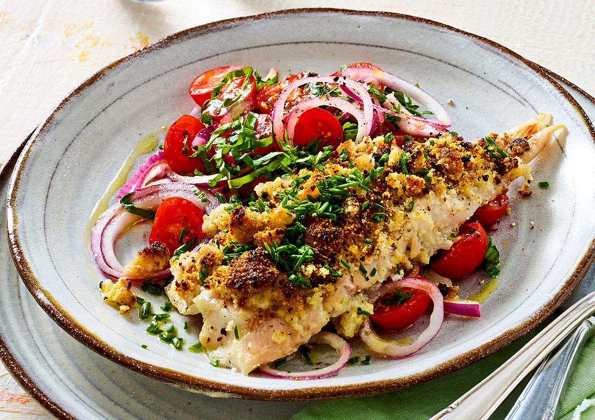 Knusper-Seelachs auf Tomatensalat Rezept