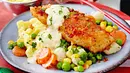 Knusper-Seelachs mit Senfsoße und Gemüse Rezept - Foto: LECKER @ Bauer Media Group