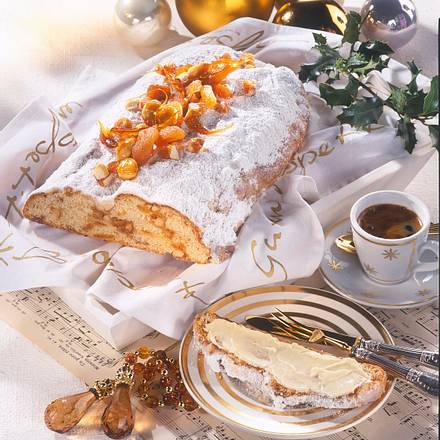 Knusper-Stollen mit Mandel-Krokant Rezept Knusper-Stollen mit Mandel-Krokant Rezept