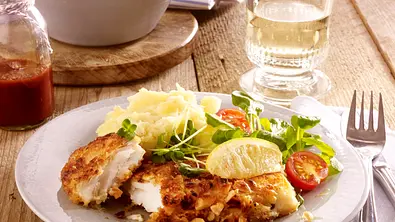 Knusperfisch mit Sellerie-Kartoffel-Stampf Rezept - Foto: LECKER @ Bauer Media Group
