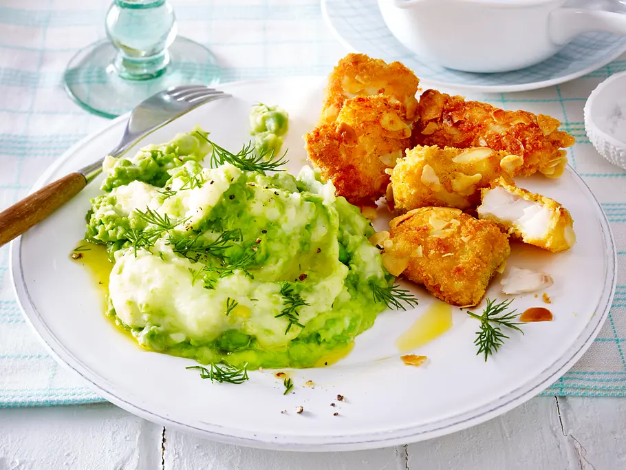 Knusperfisch-Nuggets mit Erbsenpüree Rezept Knusperfisch-Nuggets mit Erbsenpüree Rezept