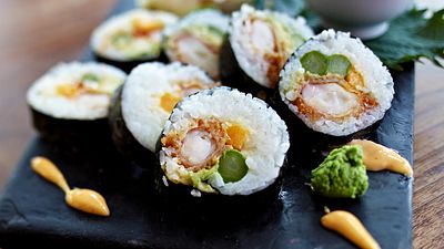 Knuspergamba in Sushirolle Rezept - Foto: LECKER @ Bauer Media Group