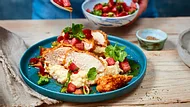 Knusperhähnchen mit Salsa-Regen und Selleriepüree Rezept - Foto: LECKER @ Bauer Media Group Knusperhähnchen mit Salsa-Regen und Selleriepüree Rezept - Foto: LECKER @ Bauer Media Group