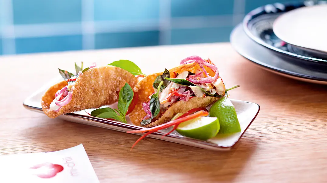 Knuspertacos mit vietnamesischem Hähnchensalat Rezept - Foto: LECKER @ Bauer Media Group Knuspertacos mit vietnamesischem Hähnchensalat Rezept - Foto: LECKER @ Bauer Media Group