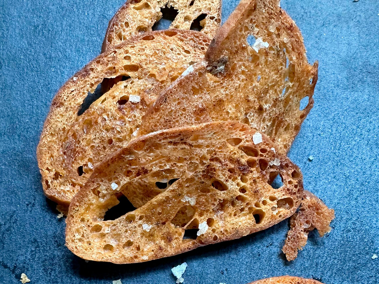 Knusprige Brotchips Rezept | LECKER