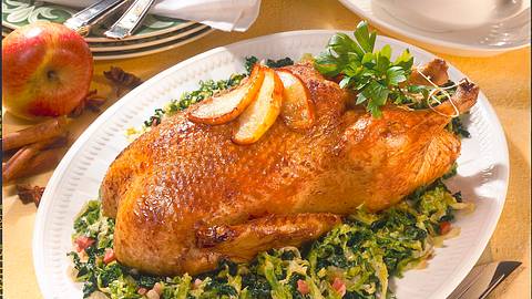 Knusprige Ente mit Apfel-Soße Rezept - Foto: House of Food / Bauer Food Experts KG
