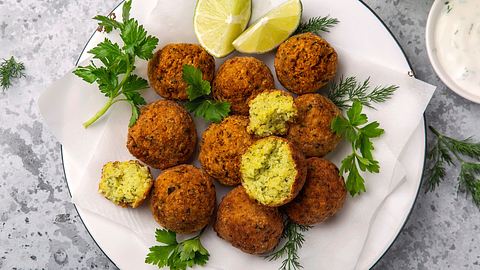 Knusprige Falafel Rezept - Foto: Adobe Stock