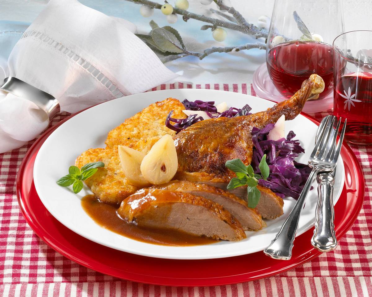 Knusprige Gans mit Birnenfüllung Rezept