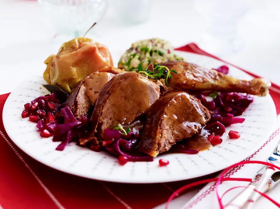 Knusprige Karamellente mit Granatapfelrotkohl und Ciabatta-Gnocchi Rezept