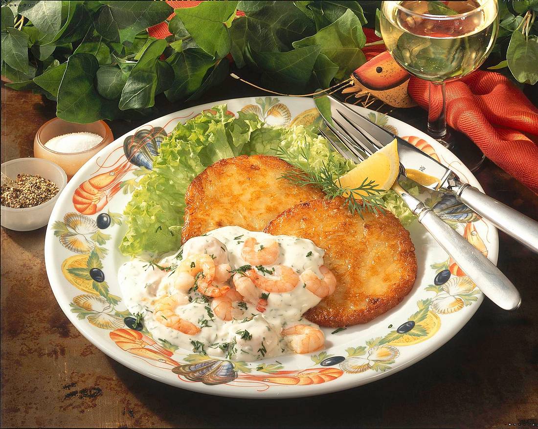 Knusprige Kartoffelpuffer mit Knoblauch-Garnelen Rezept | LECKER