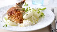 Knusprige Perlhuhnbrust zu Zitronen-Risotto und glasierten Mairübchen Rezept - Foto: LECKER @ Bauer Media Group Knusprige Perlhuhnbrust zu Zitronen-Risotto und glasierten Mairübchen Rezept - Foto: LECKER @ Bauer Media Group