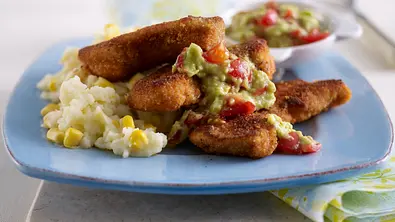 Knusprige Puten-Nuggets mit Guacamole Rezept - Foto: LECKER @ Bauer Media Group
