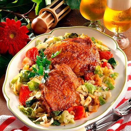 Knusprige Putenkeulen auf Weißkohl Rezept Knusprige Putenkeulen auf Weißkohl Rezept