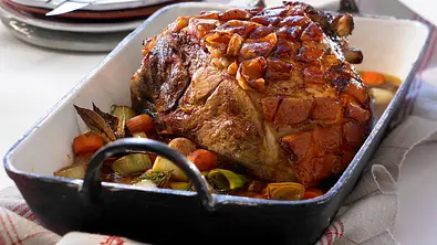 Knusprige Schweineschulter Rezept - Foto: LECKER @ Bauer Media Group
