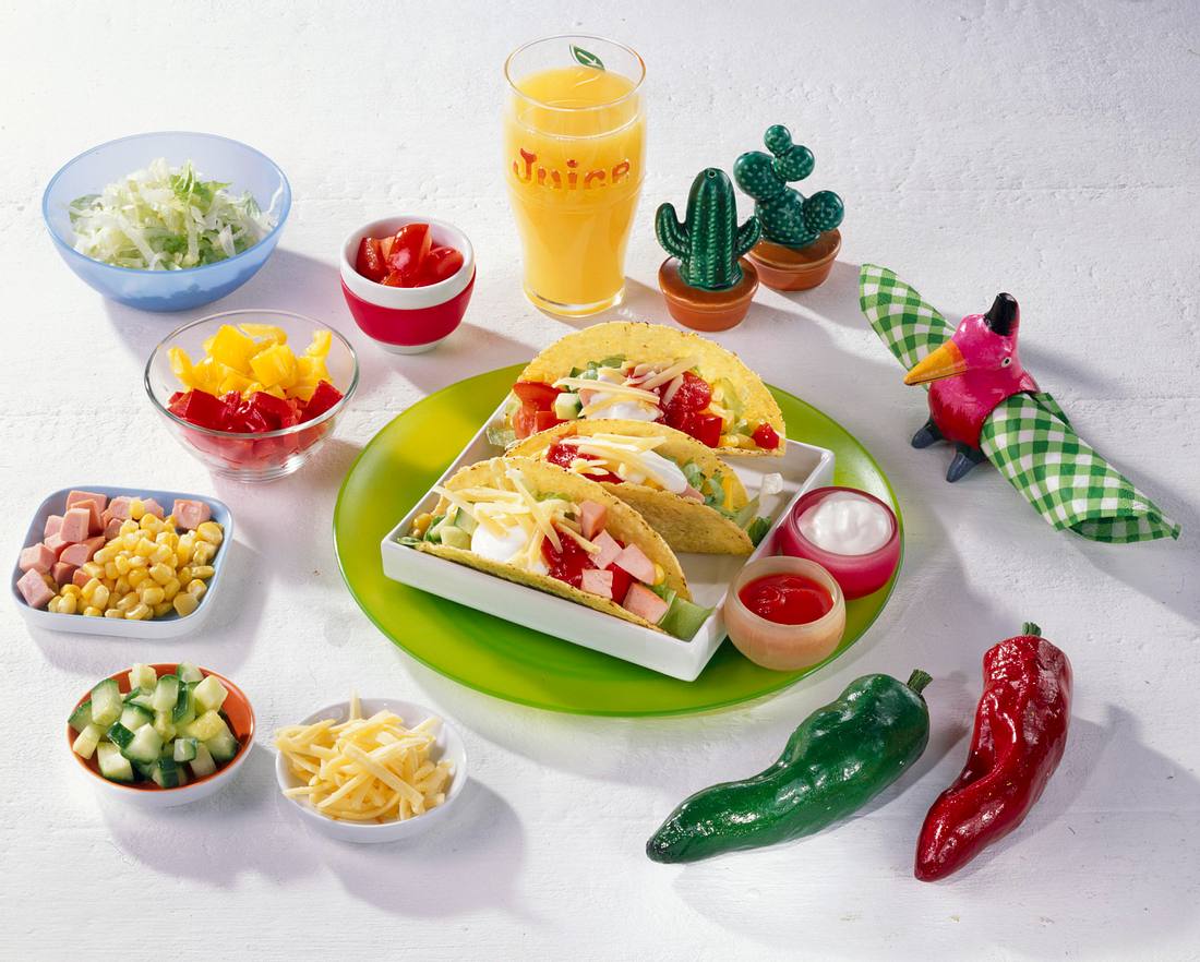 Knusprige Tacos mit Salat & Joghurt-Dip Rezept