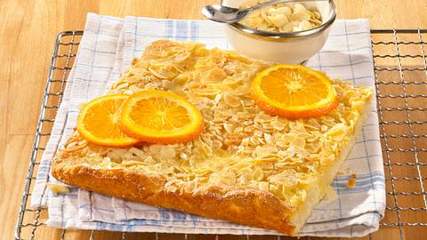 Knuspriger Mandelkuchen mit Sahneguss Rezept - Foto: Först, Thomas