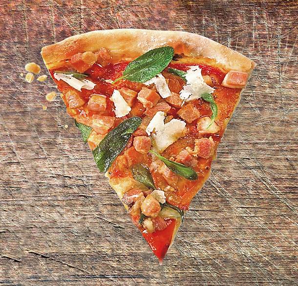 Knuspriger Pizzateig mit Tomatensugo, Speck & Salbei Rezept Knuspriger Pizzateig mit Tomatensugo, Speck & Salbei Rezept