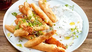 Knuspriger Spargel im Teigmantel Rezept - Foto: LECKER @ Bauer Media Group