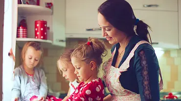 Kochen mit Kindern - Foto: Elena Ouerova - stock.adobe.com Kochen mit Kindern - Foto: Elena Ouerova - stock.adobe.com