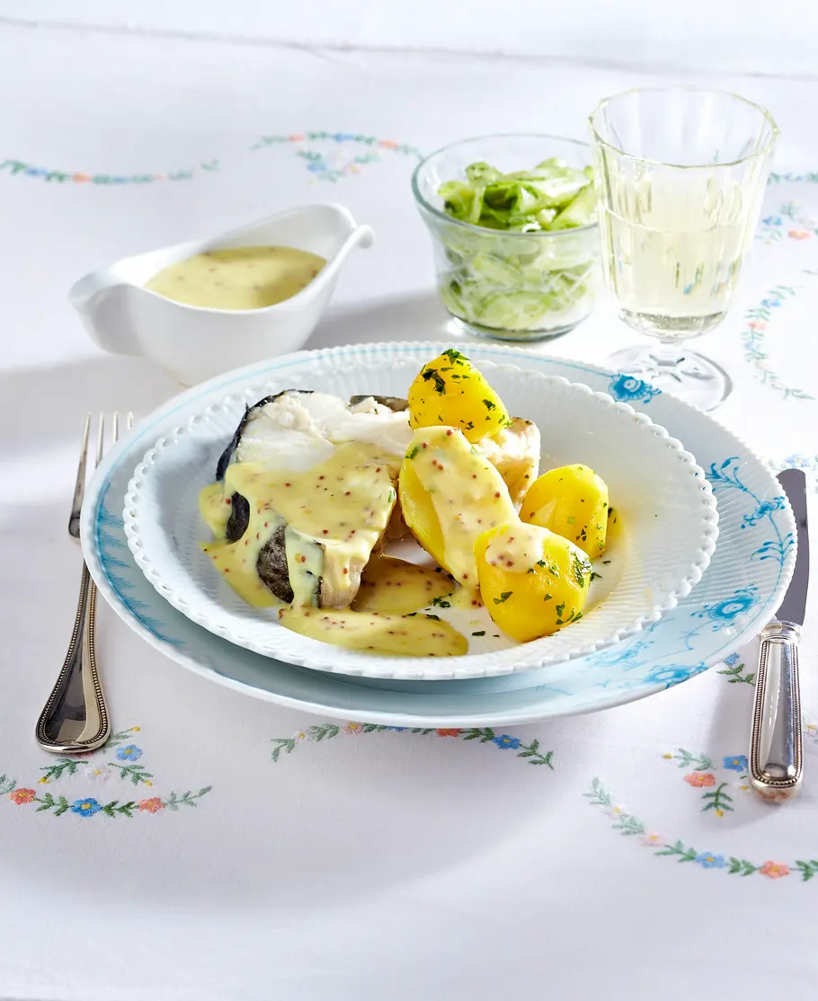 Kochfisch in Senfsoße mit Gurkensalat Rezept Kochfisch in Senfsoße mit Gurkensalat Rezept