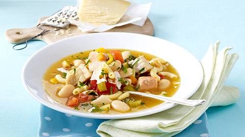 Kochschule: Minestrone mit Fisch Rezept - Foto: House of Food / Bauer Food Experts KG