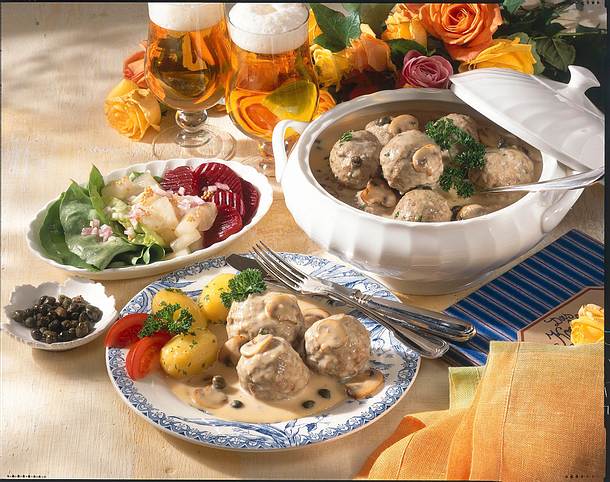 Königsberger Klopse mit Kapern-Champignon-Soße Rezept Königsberger Klopse mit Kapern-Champignon-Soße Rezept