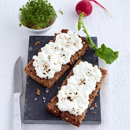 Körnerbrot mit Radieschen Rezept Körnerbrot mit Radieschen Rezept