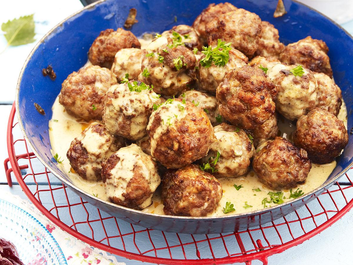 Köttbullar mit brauner Soße