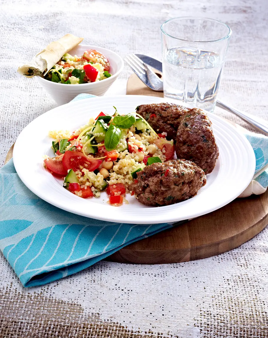 Köfte mit Bulgursalat Rezept Köfte mit Bulgursalat Rezept