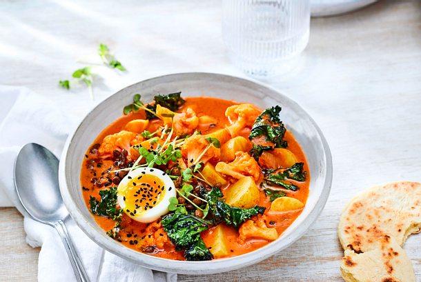 Kohl-Curry mit pikanter Tomaten-Kokos-Soße Rezept