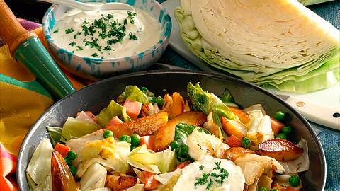 Kohl-Pfanne mit Kasseler Rezept - Foto: Neckermann