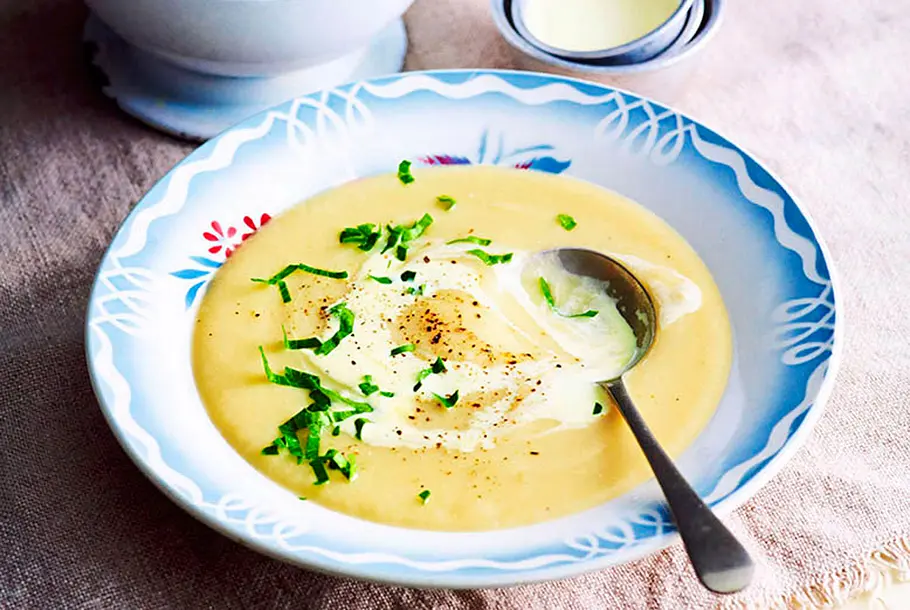 Kohl spart Kohle: Blumen­kohl-Cremesuppe Rezept