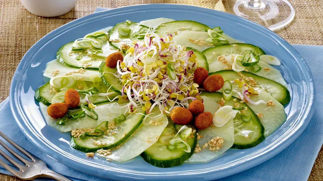 Kohlrabi-Gurken-Carpaccio Rezept - Foto: LECKER @ Bauer Media Group