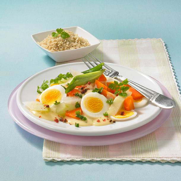 Kohlrabi-Möhren-Ragout mit Ei Rezept Kohlrabi-Möhren-Ragout mit Ei Rezept