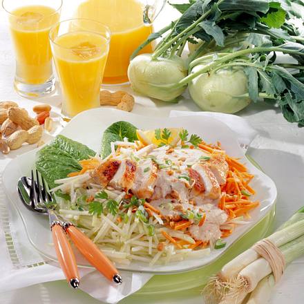 Kohlrabi-Möhrensalat mit Erdnusssoße Rezept Kohlrabi-Möhrensalat mit Erdnusssoße Rezept