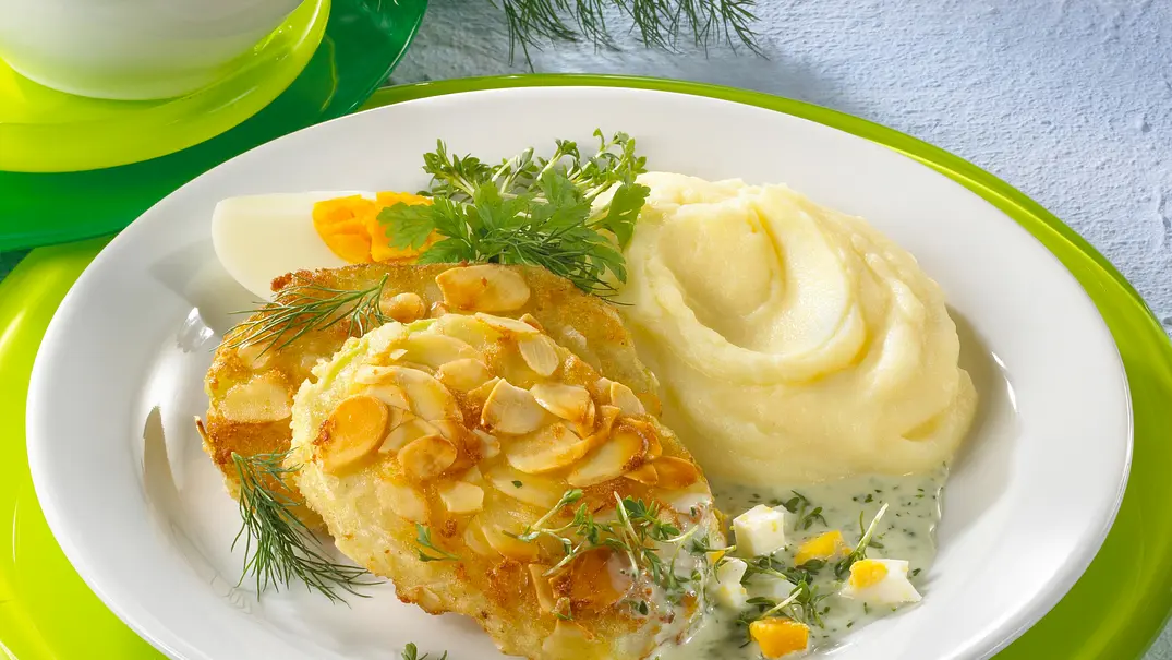Kohlrabi-Schnitzel mit Kräutersoße Rezept - Foto: LECKER @ Bauer Media Group Kohlrabi-Schnitzel mit Kräutersoße Rezept - Foto: LECKER @ Bauer Media Group