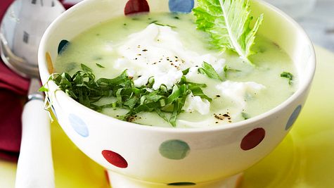 Kohlrabifrischkäsesuppe mit Pop-overs Rezept - Foto: House of Food / Bauer Food Experts KG