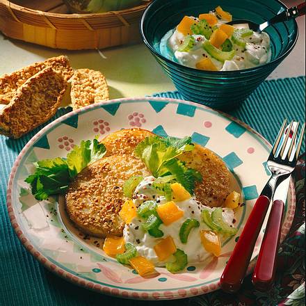 Kohlrabischeiben im Sesammantel mit Quark Rezept Kohlrabischeiben im Sesammantel mit Quark Rezept