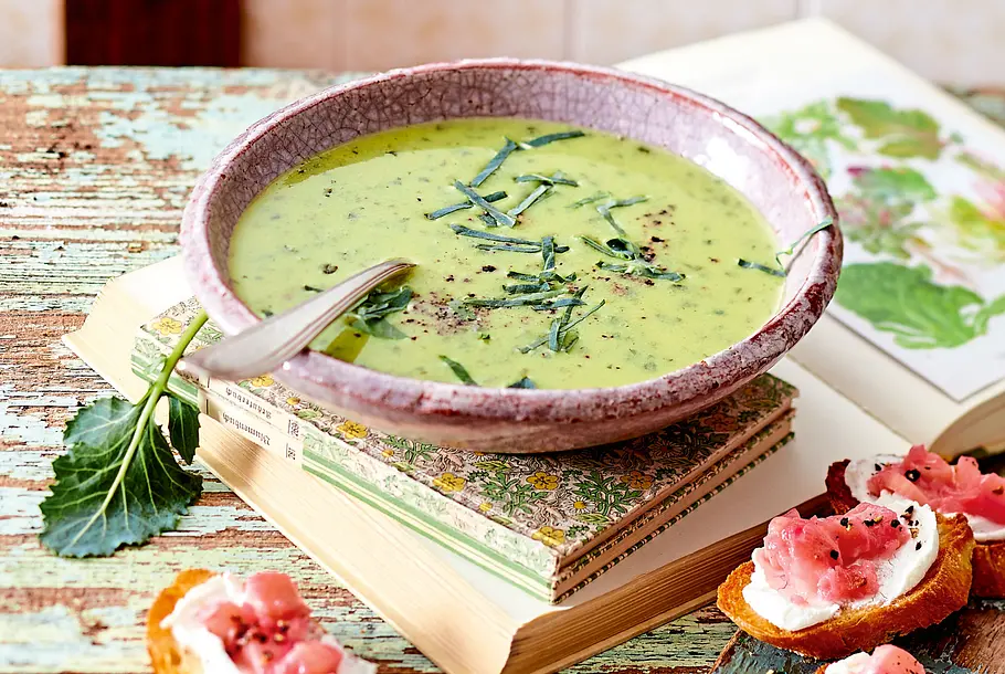 Kohlrabisüppchen mit creamy Ziegenfrischkäse Rezept Kohlrabisüppchen mit creamy Ziegenfrischkäse Rezept