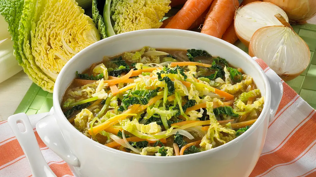 Kohlsuppe mit Miso Rezept - Foto: LECKER @ Bauer Media Group Kohlsuppe mit Miso Rezept - Foto: LECKER @ Bauer Media Group