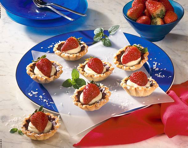 Kokos-Erdbeer-Törtchen Rezept Kokos-Erdbeer-Törtchen Rezept
